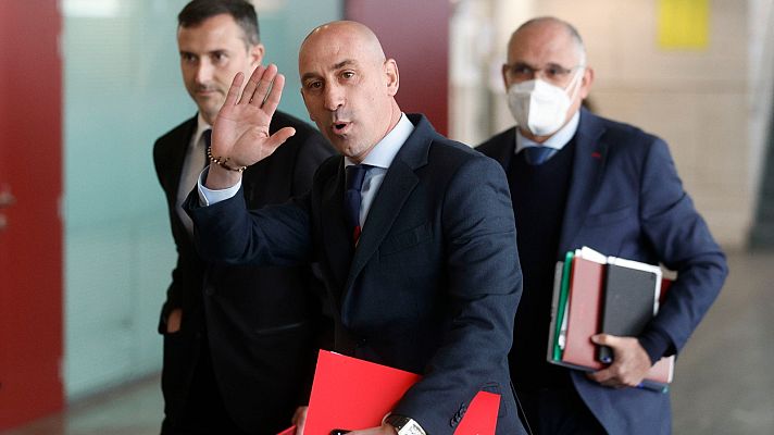 La hora de La 1 - Rubiales habría pagado su piso de alquiler con dinero de la Federación
