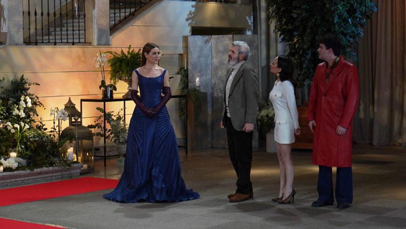 Patricia Conde cose junto a Pablo un traje de novia