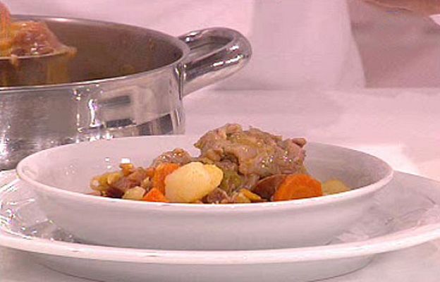 RTVE Cocina - Patatas con codillo y berza