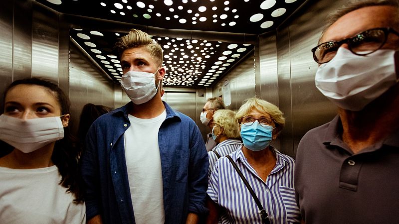 La mascarilla no es obligatoria en los ascensores, ¿es necesaria?