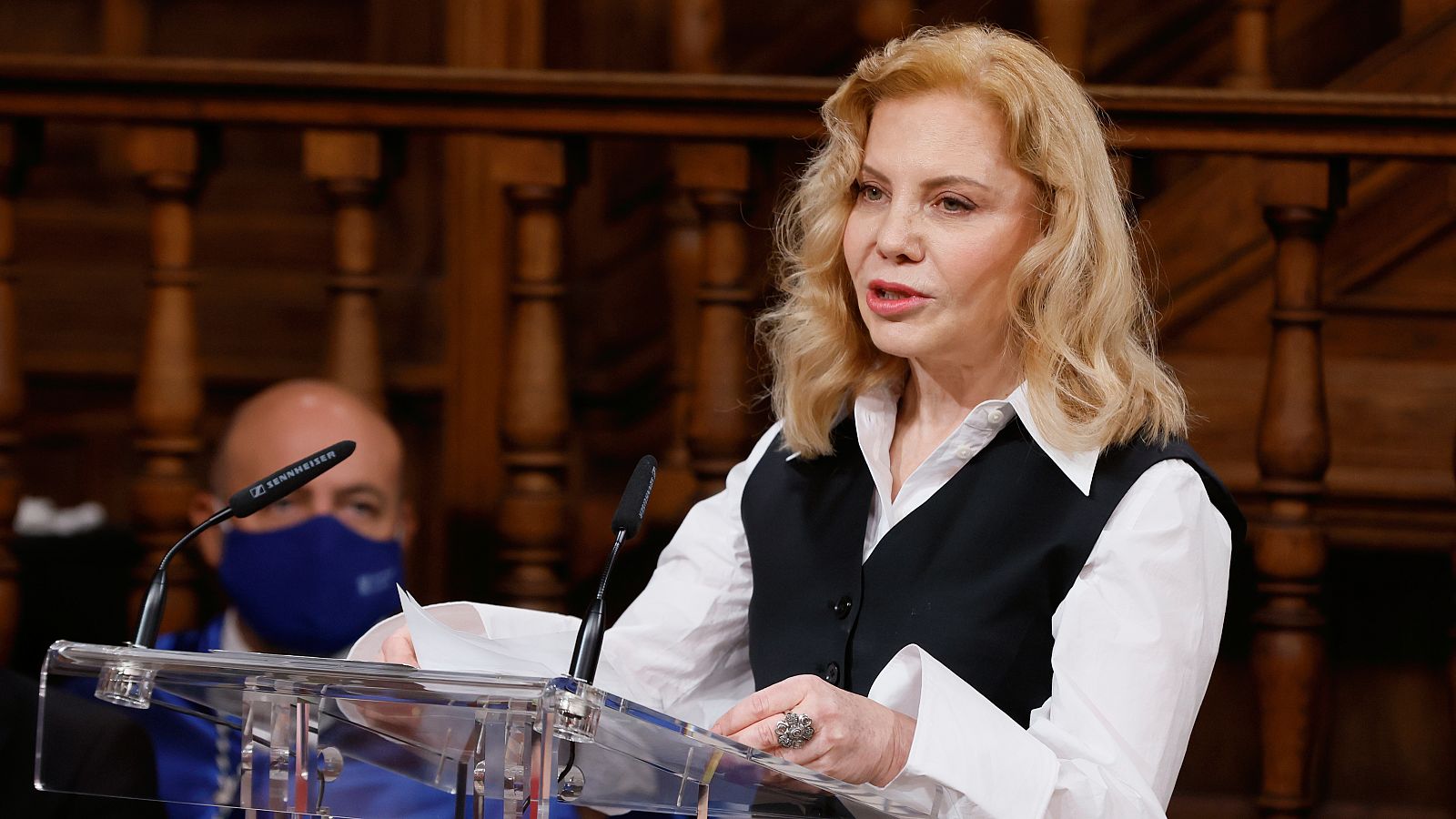 Cecilia Roth lee el discurso de Cristina Peri Rossi - Premios Cervantes | Ver