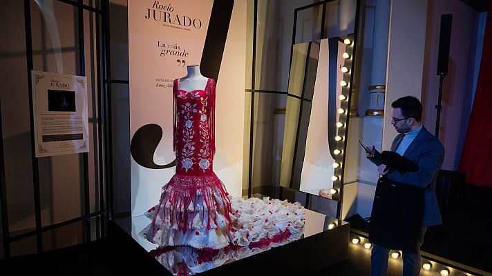 Telediario 1 - Una exposición muestra batas de cola de Carmen Sevilla, Rocío Jurado o Isabel Pantoja