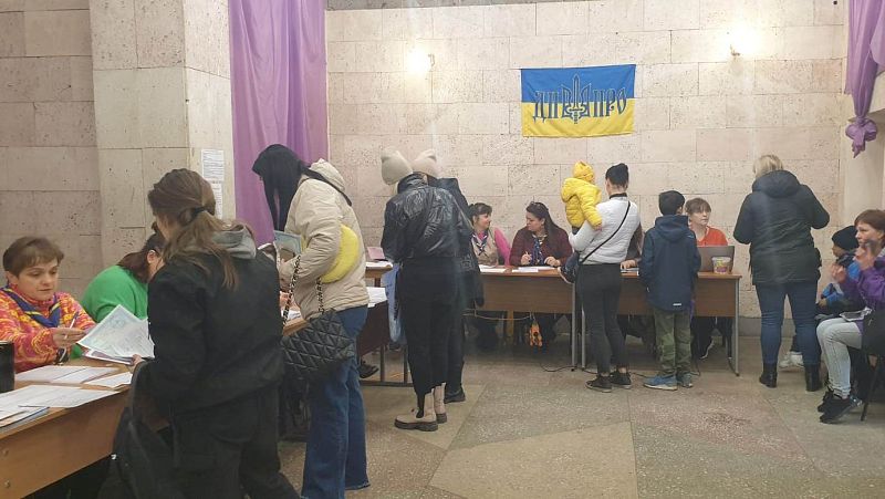 La incertidumbre de los desplazados en Dnipro: "Los niños no quieren hablar por miedo" | Ver