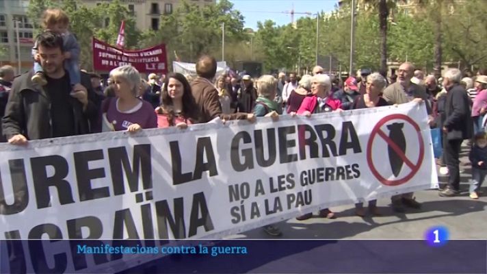 L'Informatiu - Centenars de persones demanen la pau