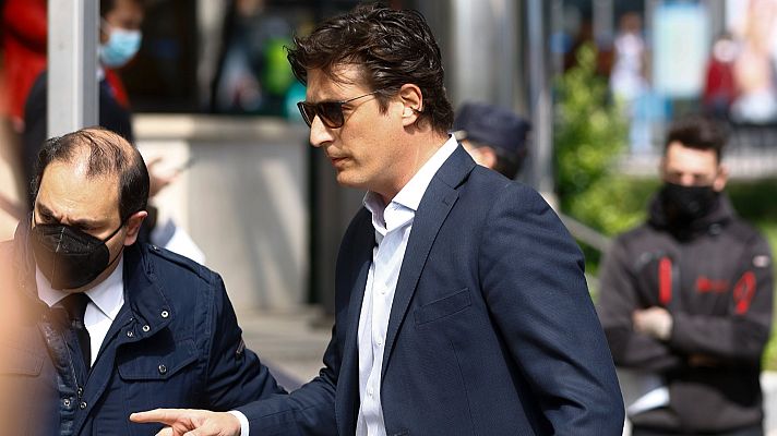 Telediario 2 - El juez acusa a Luceño y Medina de "ocultar con engaño y ánimo de lucro" las comisiones y les retira el pasaporte