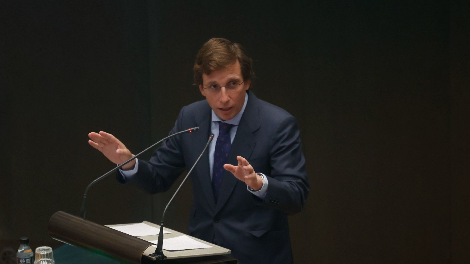 Almeida censura que la oposición trate de "manchar" a su familiar que "únicamente" facilitó un mail