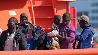 El naufragio de una patera deja 26 desaparecidos y un muerto | Ver