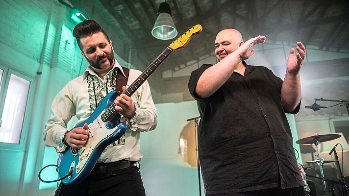 Efecte Collins - A CONTRA BLUES - LESS LEATHER MORE ROCK'N'ROLL