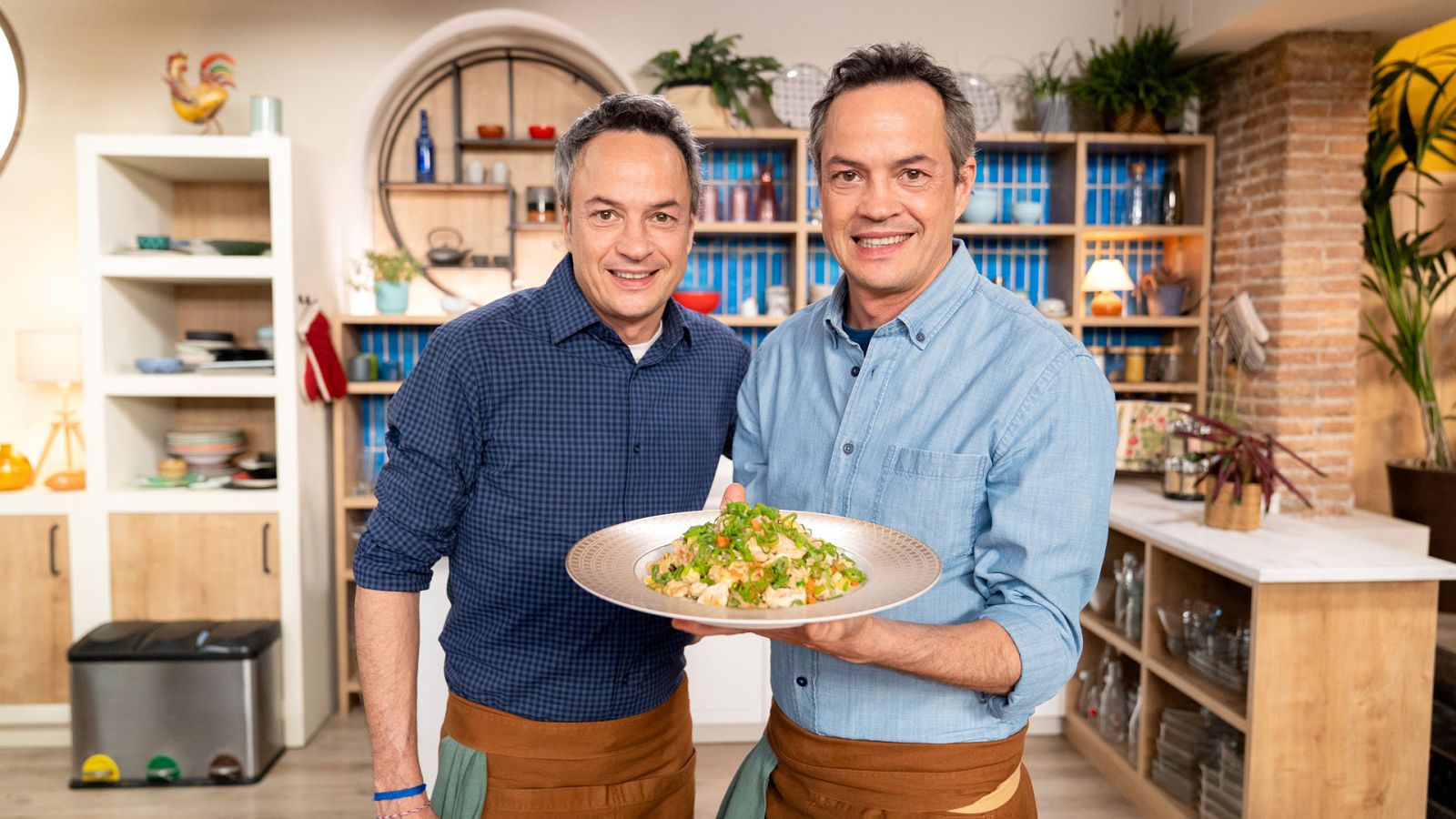 Menudos Torres - Cocina improvisada - ver ahora