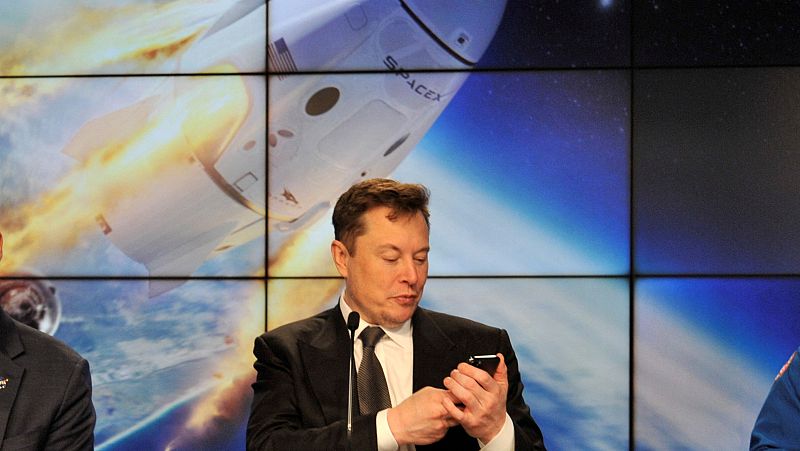 Una cápsula espacial de Elon Musk llega la Estación Internacional con cuatro astronautas a bordo | Ver