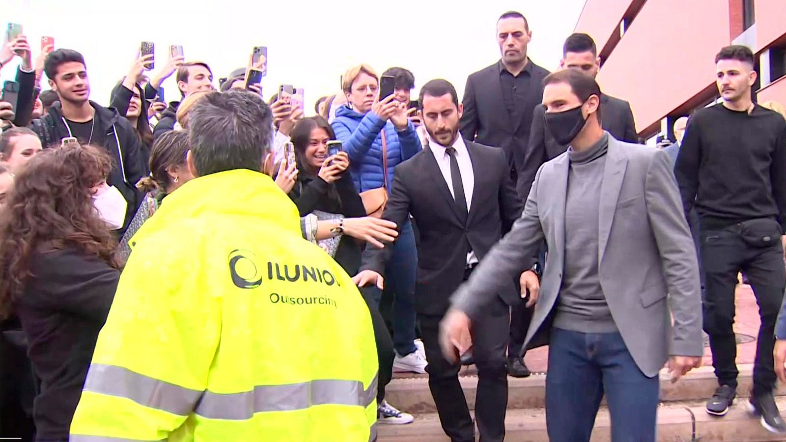 Rafa desata la Nadalmanía en Madrid -- Ver ahora