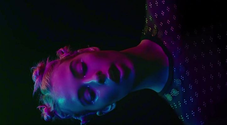 Telediario 1 - Dora, la hija de Bimba Bosé, saca su primer disco