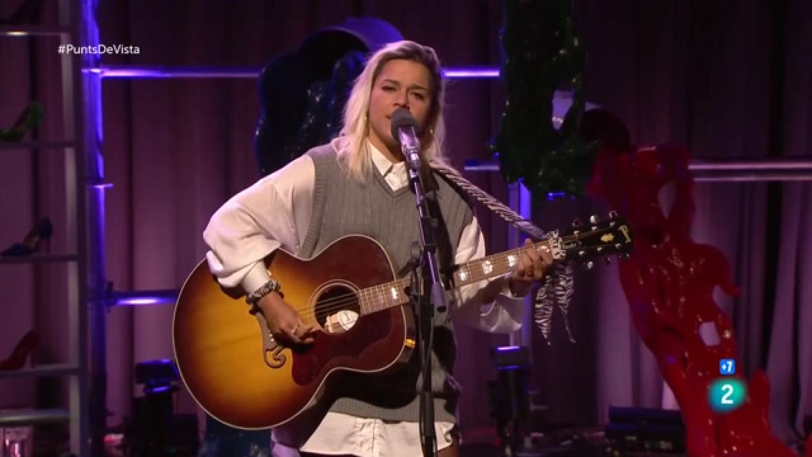 Punts de vista - Yoly Saa interpreta en directe el tema 'La Luz' - Veure ara