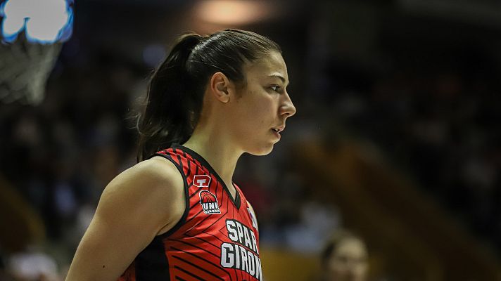 Baloncesto en RTVE - Así es Laia Flores, base del Uni Girona: "Me gustaría jugar hasta los 40 años como Laia Palau"