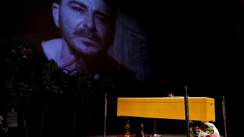 El mundo de la cultura, familiares y amigos despiden a Juan Diego | Ver