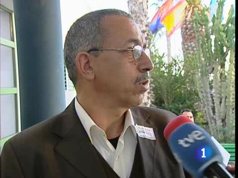 El primo de Aminatu Haidar y su abogada se pronuncian sobre la situación de la activista | Ver