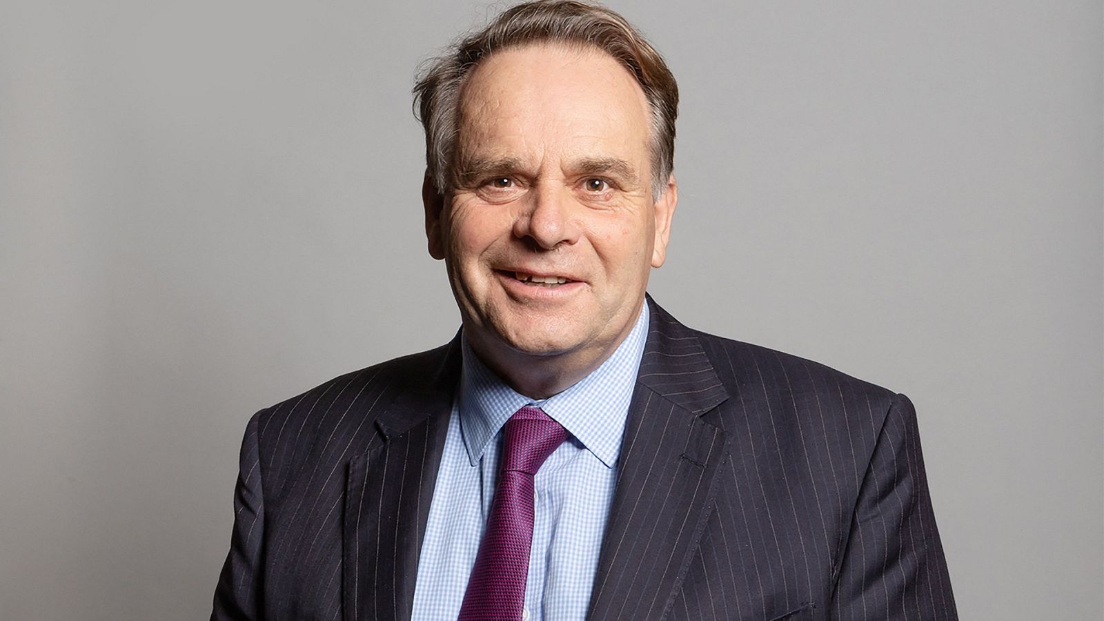 Dimite el diputado conservador que miró porno en el Parlamento británico