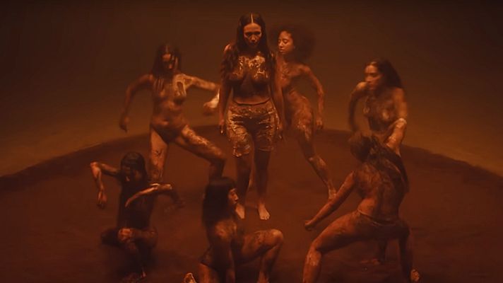 Telediario Fin de Semana - Rigoberta Bandini estrena el videoclip de 'Ay Mamá'