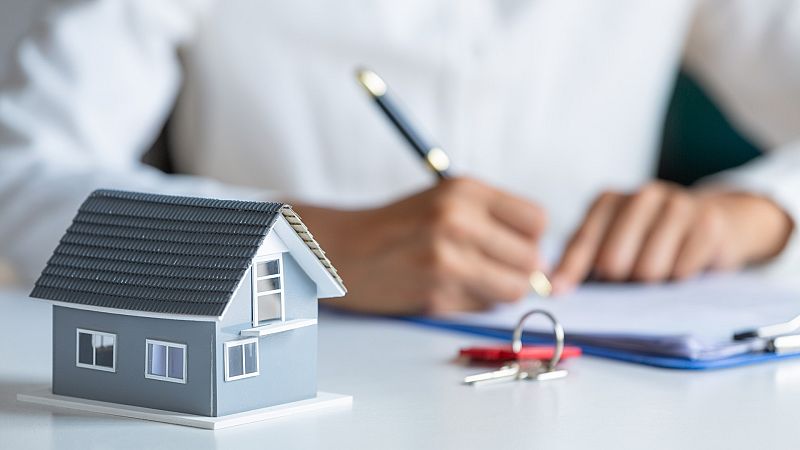 Los clientes buscan hipotecas a tipo fijo ante la subida del euríbor: "Creo que me va a compensar"