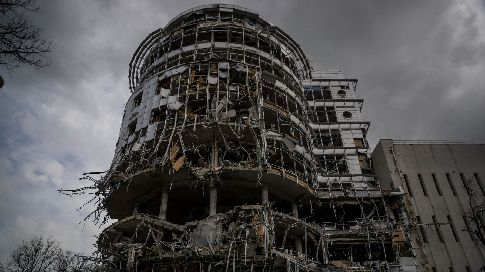 Rusia vuelve a atacar la ciudad de Jarkov y bombardea el Donbás