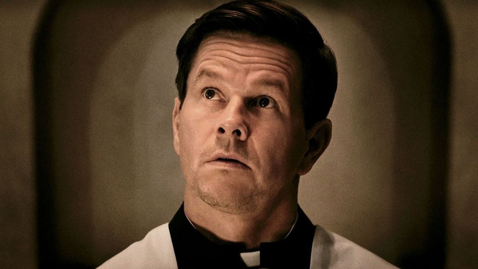 Mel Gibson y Mark Wahlberg protagonizan 'El milagro del Padre Stu' | Ver