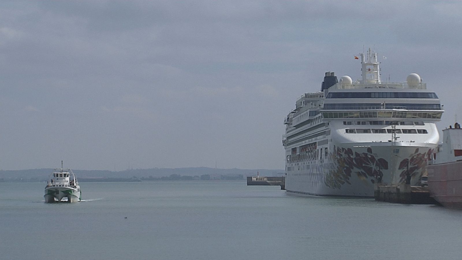 Cuatro cruceros en Cádiz - Ver ahora