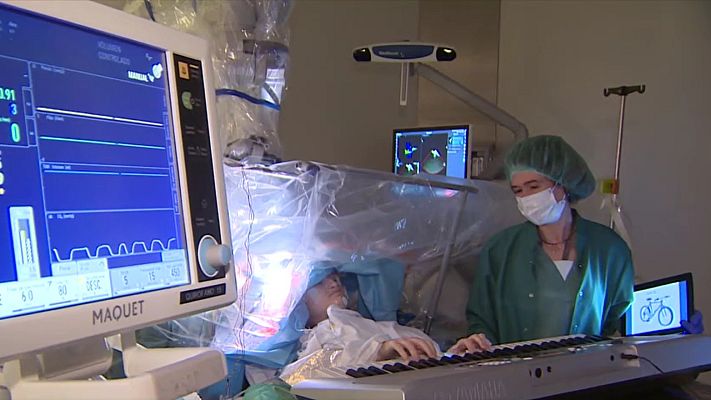 Telediario 2 - Música para operar un tumor cerebral: la historia de la pianista Cristina Ballarín