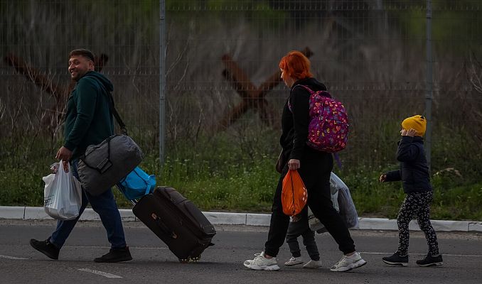 Telediario 1 - Registro de evacuados en Zaporiyia