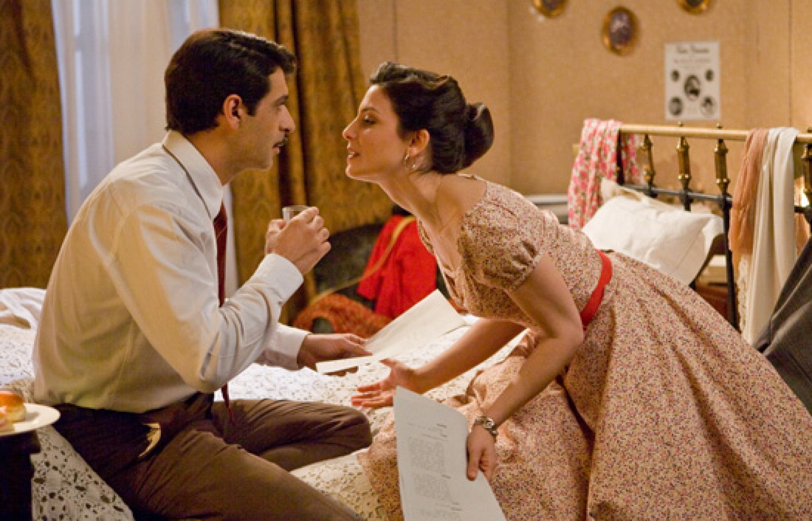 Amar - Rosa no para de coquetear con Mauricio - Amar en tiempos revueltos | Ver