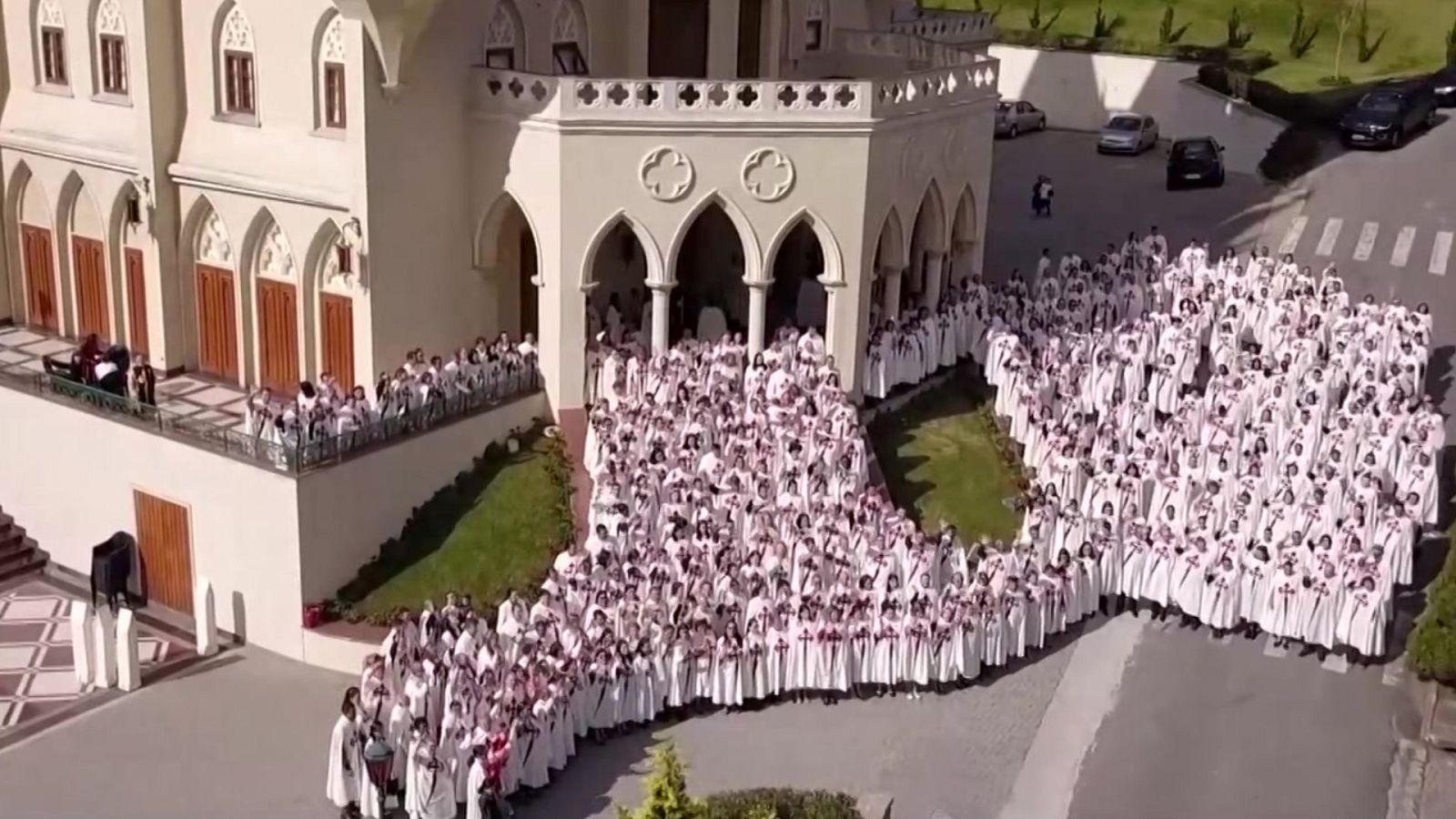 Heraldos del Evangelio: la asociación que está dividiendo a los vecinos de Sevilla la Nueva - Ver ahora