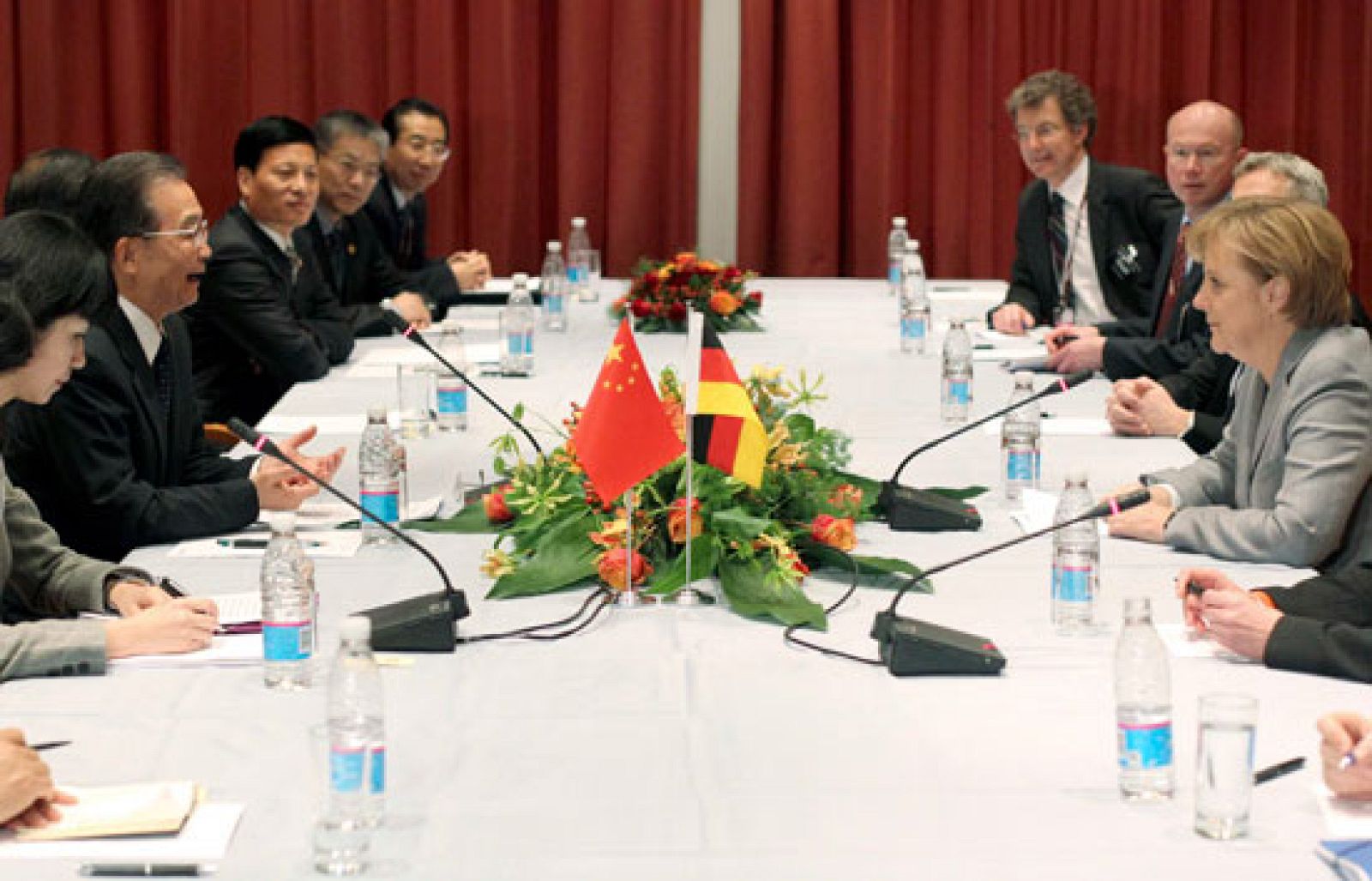 Telediario 2 en cuatro minutos - 18/12/09 | Ver