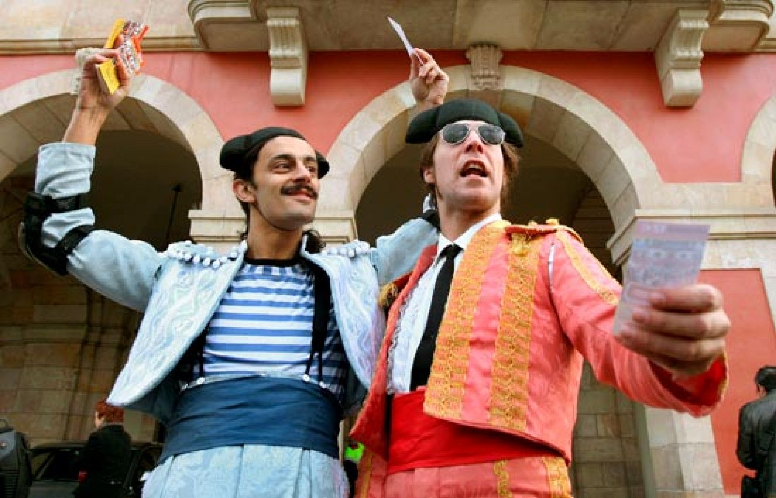 La gente opina sobre la prohibición de las corridas de toros | Ver