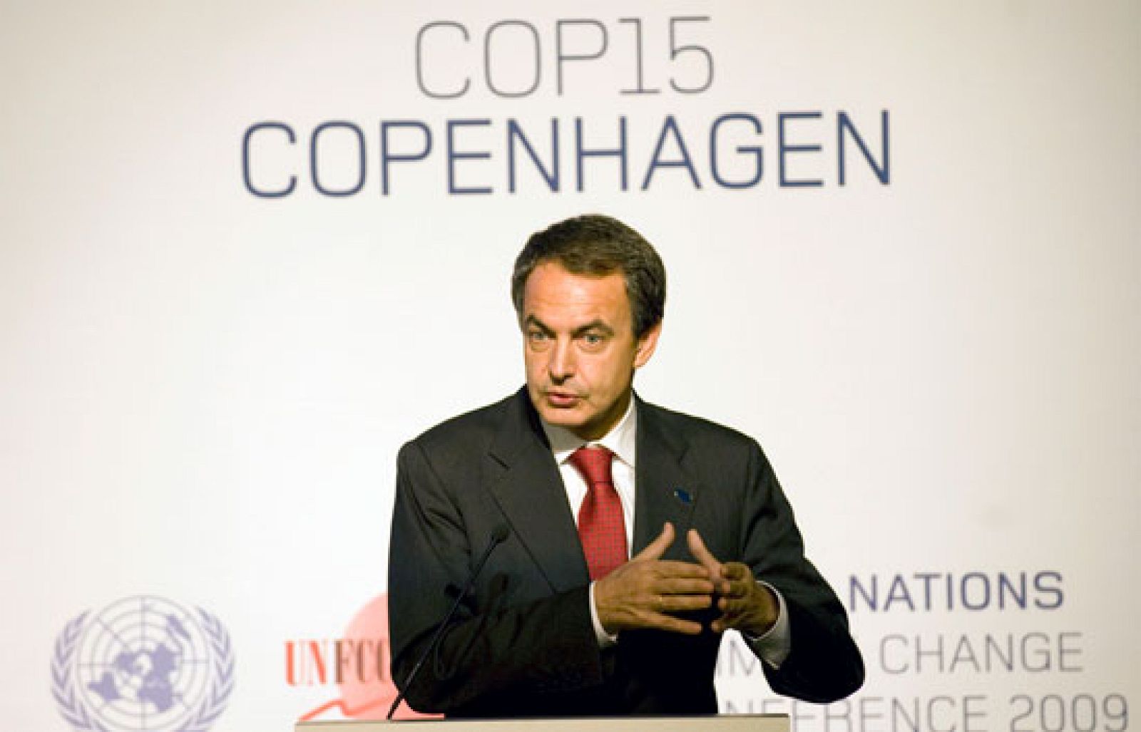 Zapatero defiende el trabajo de Moratinos y niega que su Gobierno haya mentido | Ver