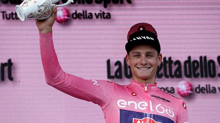 Telediario 2 - Van der Poel se viste el primer rosa del Giro 2022