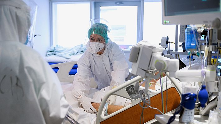 Telediario 1 - Piden diferenciar a los ingresados "por" y "con" COVID-19