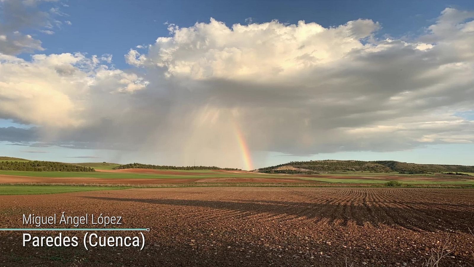 Levante fuerte en el Estrecho. Temperaturas altas en Canarias y la meseta Norte - ver ahora