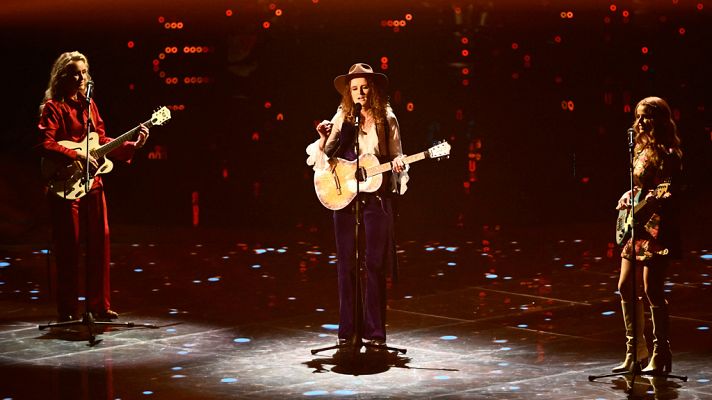 Eurovisión - Islandia: Systur canta "Með Hækkandi So¿l"