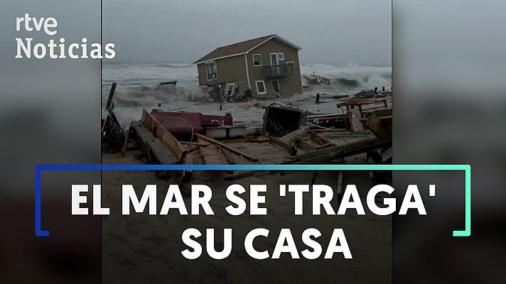 RTVE Noticias Vídeo - Así derrumba el viento esta casa en plena costa de Carolina del Norte