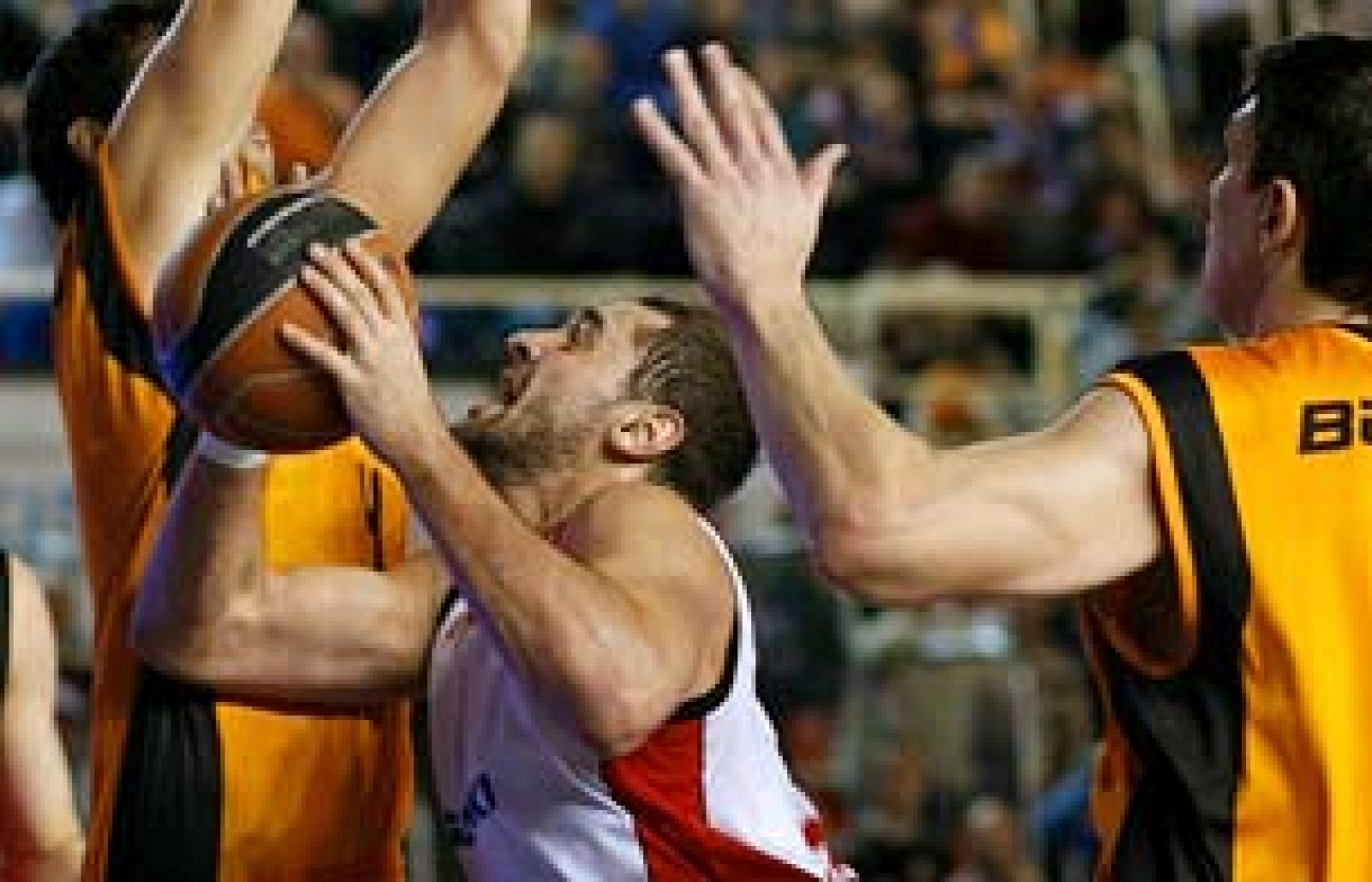 Ayuda en Acción 81 - 84 Suzuki Manresa - Baloncesto en RTVE | Ver