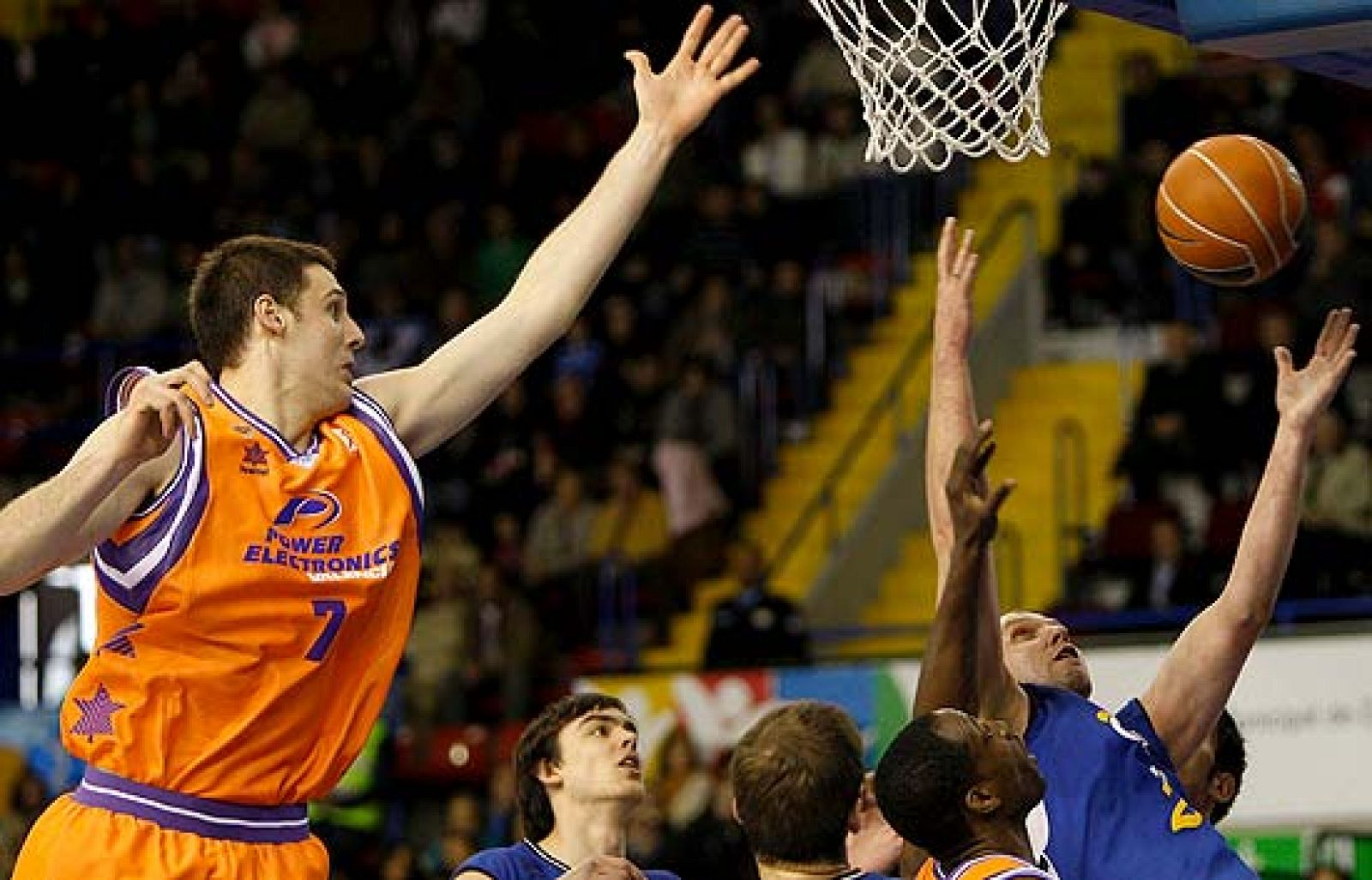 Cajasol 82 - 53 P. E. Valencia - Baloncesto en RTVE | Ver