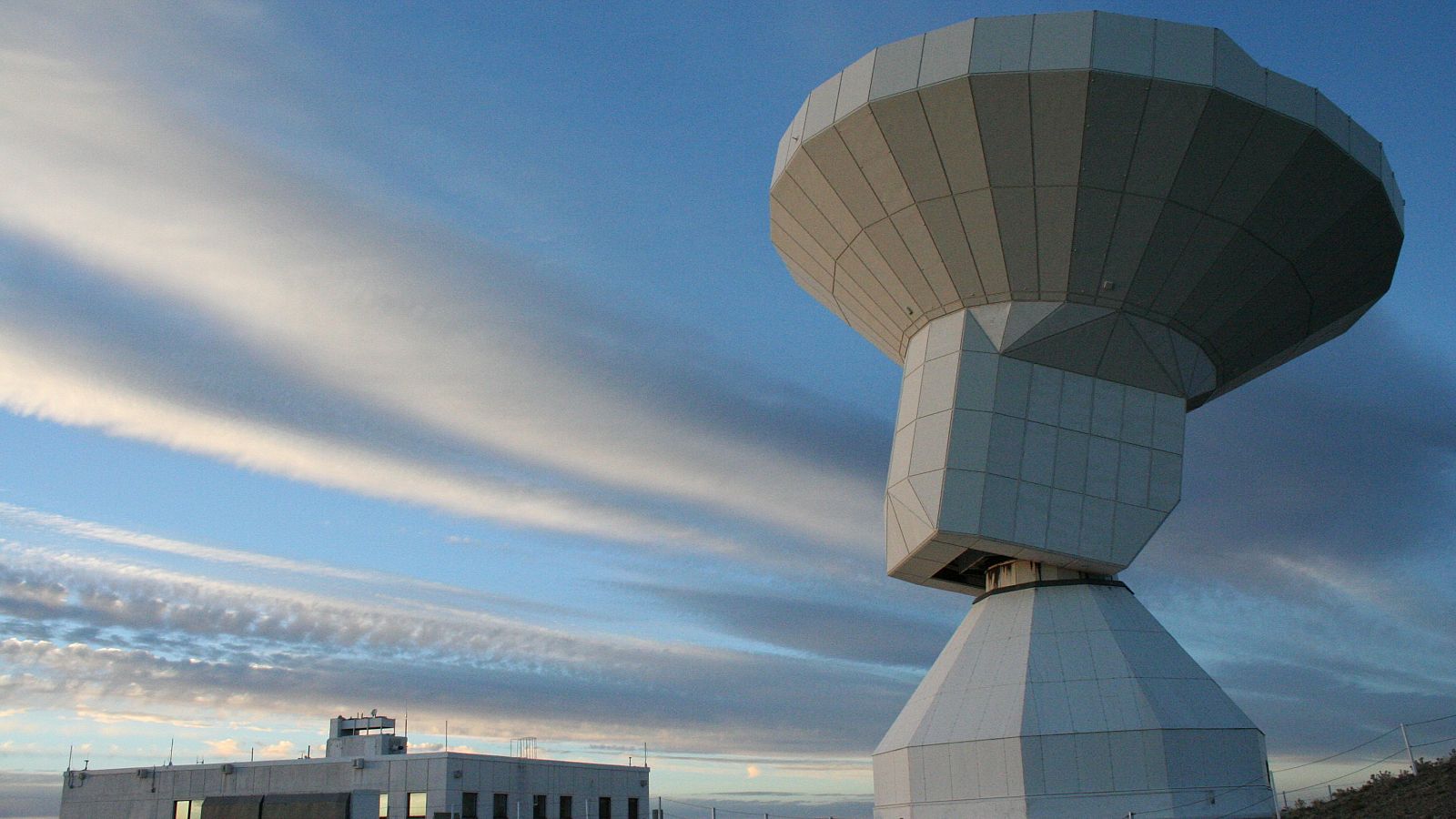 "La imagen del agujero negro confirma la relatividad general sigue siendo una teoría válida" - Informativo 24h | Ver