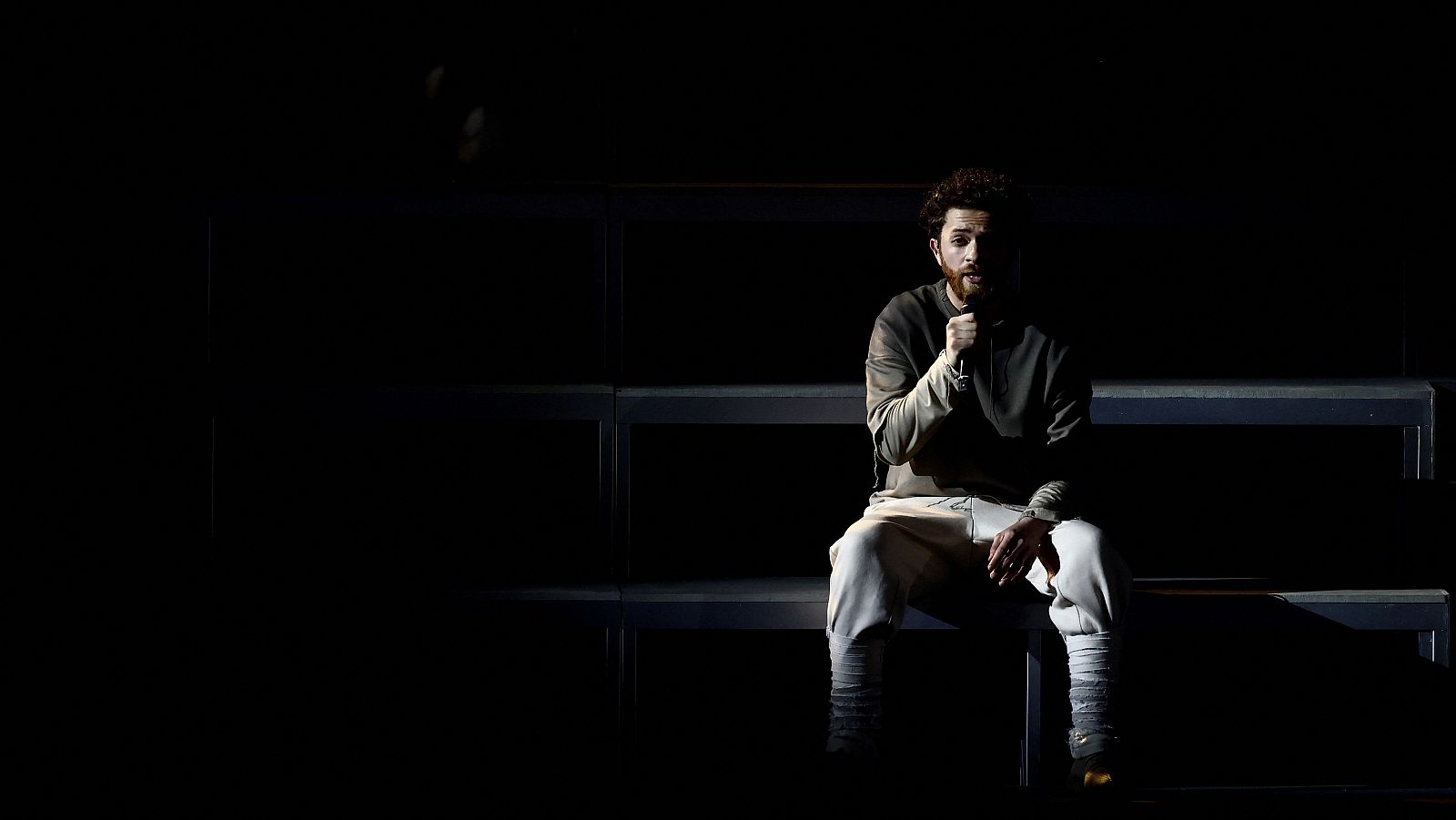 Eurovisión 2022 - Azerbaiyán: Nadir Rustamli canta "Fade To Black" en la semifinal 2