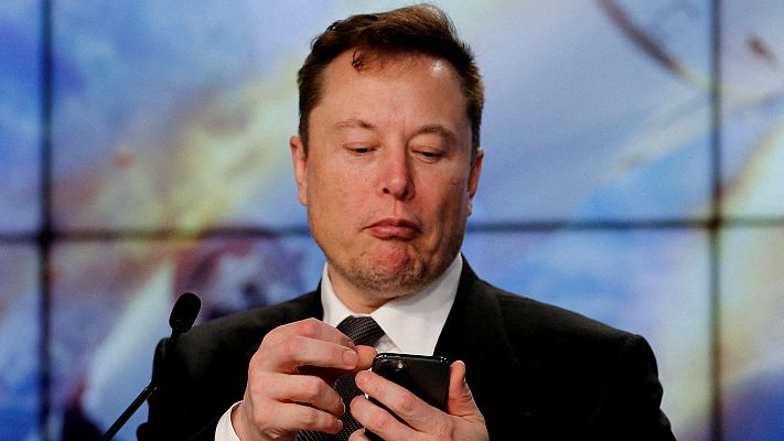 Telediario 1 - Elon Musk paraliza "temporalmente" la compra de Twitter