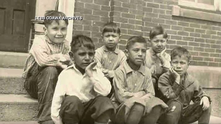 Telediario 2 - Estados Unidos revela la muerte de cientos de niños indígenas en internados del Gobierno
