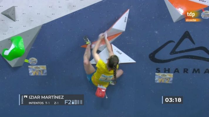 Escalada deportiva - Itziar Martínez logra su primer TOP en la final de Bulder