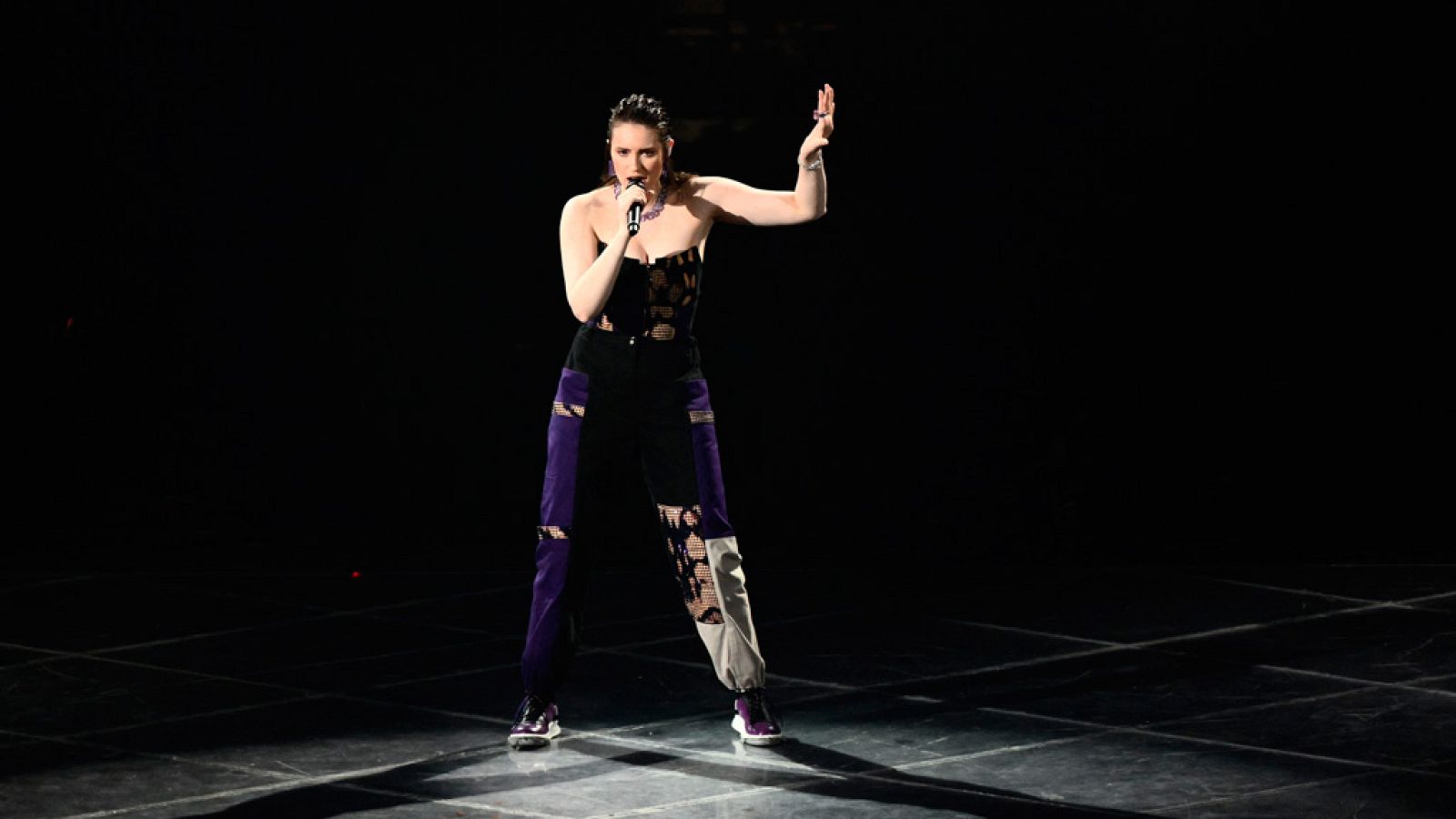 Eurovisión 2022: República Checa canta "Lights Off" - Eurovisión | Ver