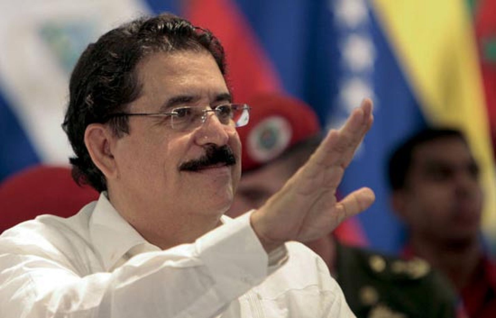 Zelaya cumple tres meses en la embajada de Brasil en Tegucigalpa | Ver