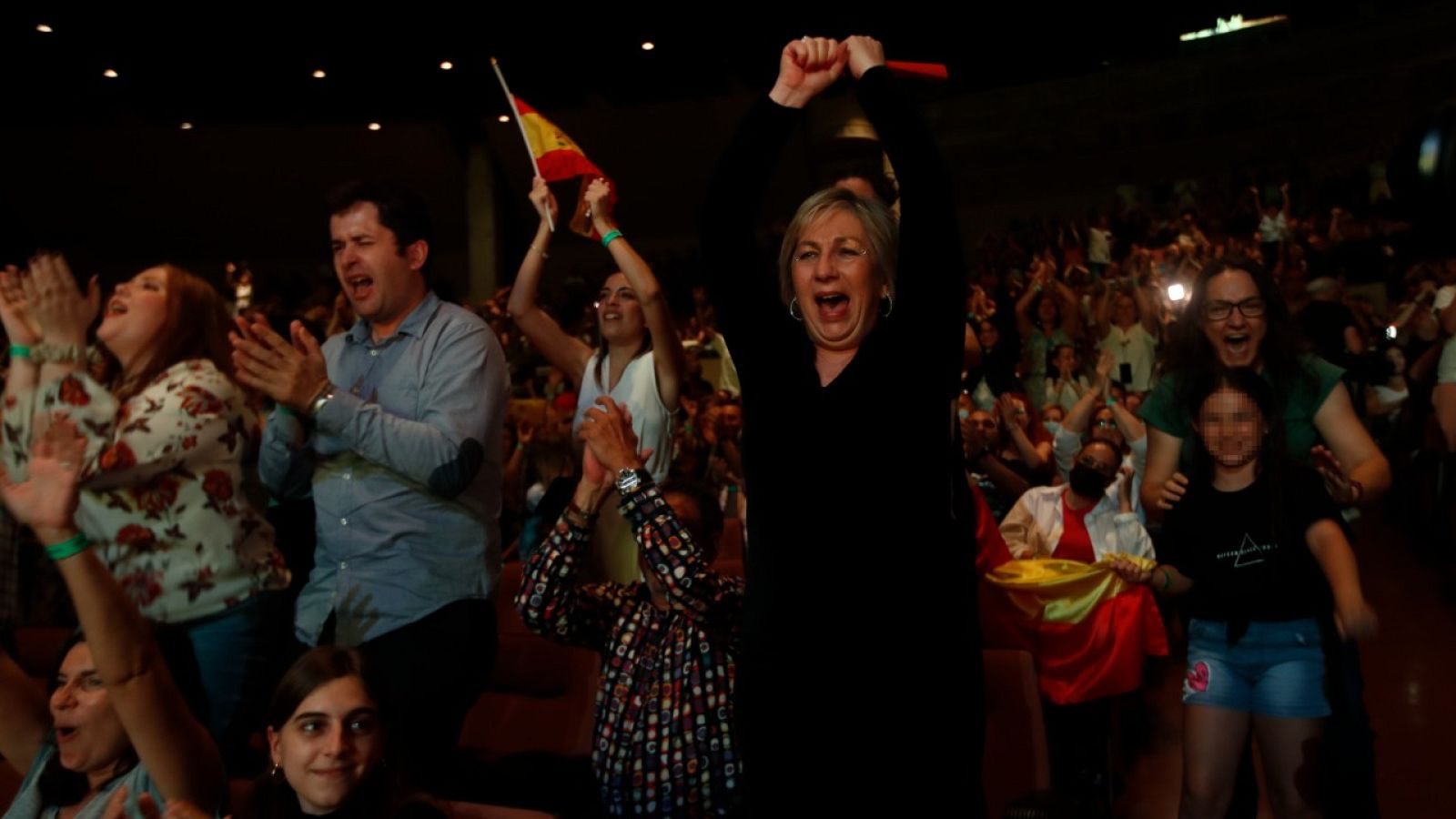 L'actuació de rècord de Chanel retorna la il·lusió pel festival - veure ara