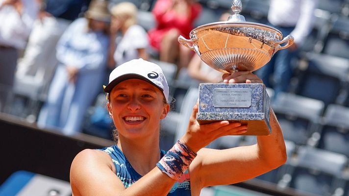 Telediario 1 - Swiatek arrolla a Jabeur y mantiene su reinado en Roma