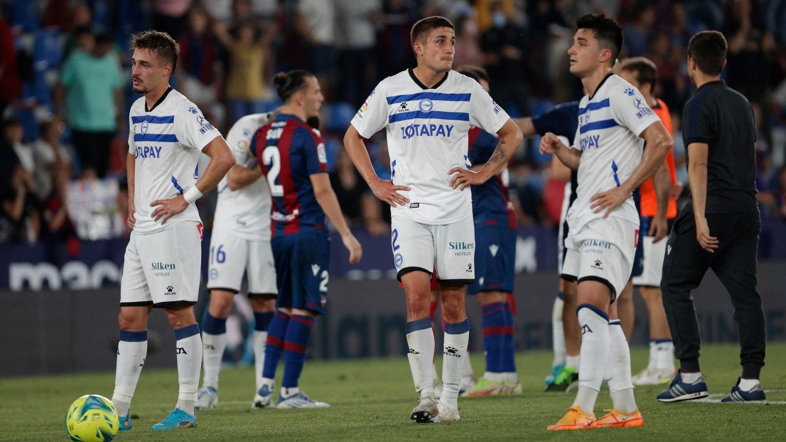 Alavés desciende, Barça es 2º y el Sevilla va a Champions | Ver